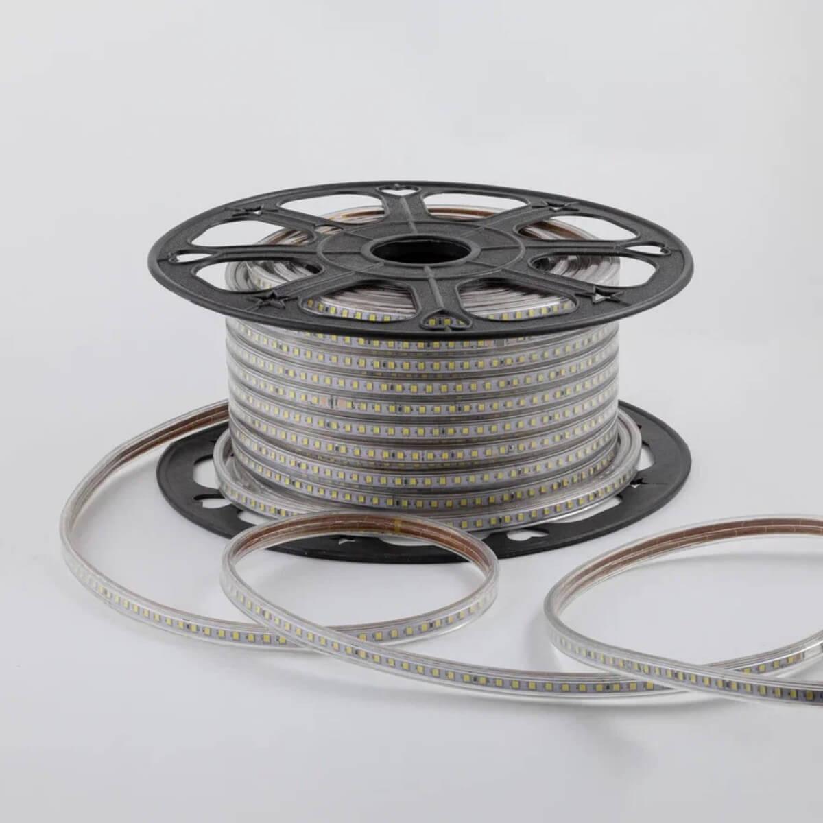 фото влагозащищенная лента ogm 7w/m 120led/m 2835smd дневной белый 50m o17-08 | 220svet.ru