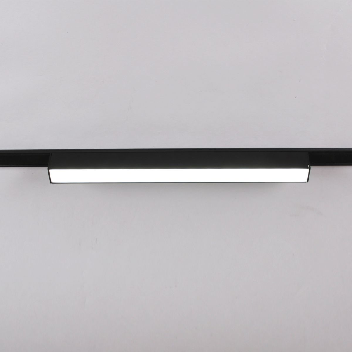 фото трековый магнитный светильник reluce 13003-9.3-001ur magnetic led10w bk cct+smart | 220svet.ru